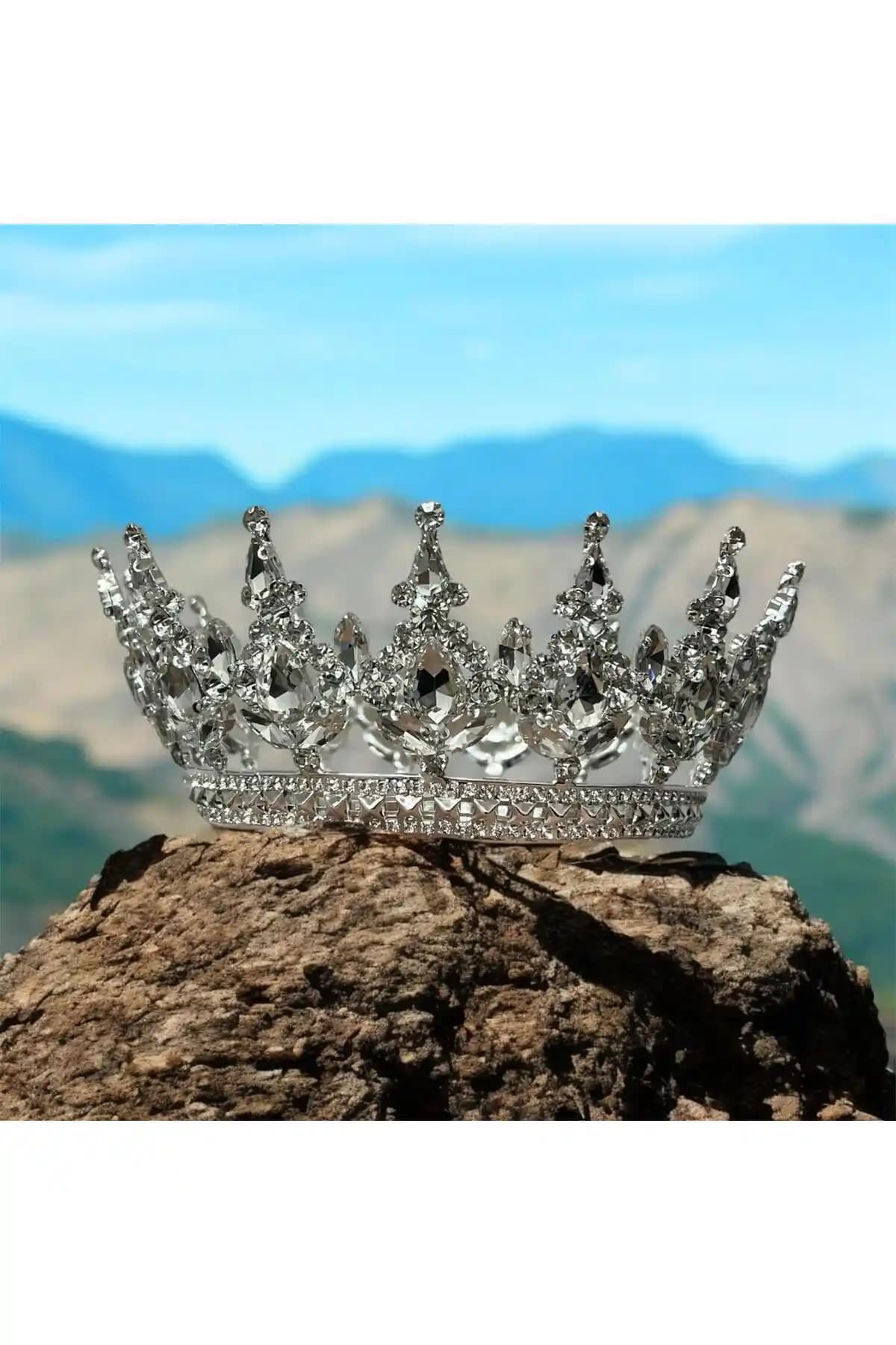 Sabek Bujiteri Pasta Taçı 12 Cm: Şık ve Dayanıklı Doğum Günü Pasta Süsü