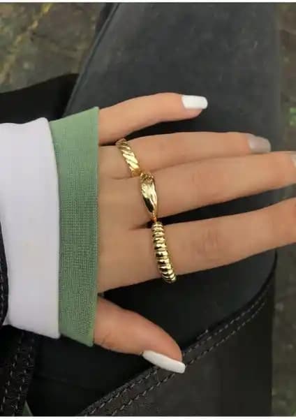 Aurrari Kadın 3'lü Altın Yüzük Seti: Şık ve Dayanıklı Takı Seçenekleri