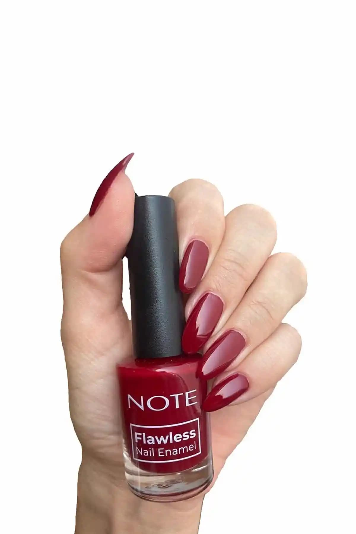 Note Cosmetics Nail Flawless 94 Flame Kırmızı Oje Parlaklık ve Dayanıklılık Sunar