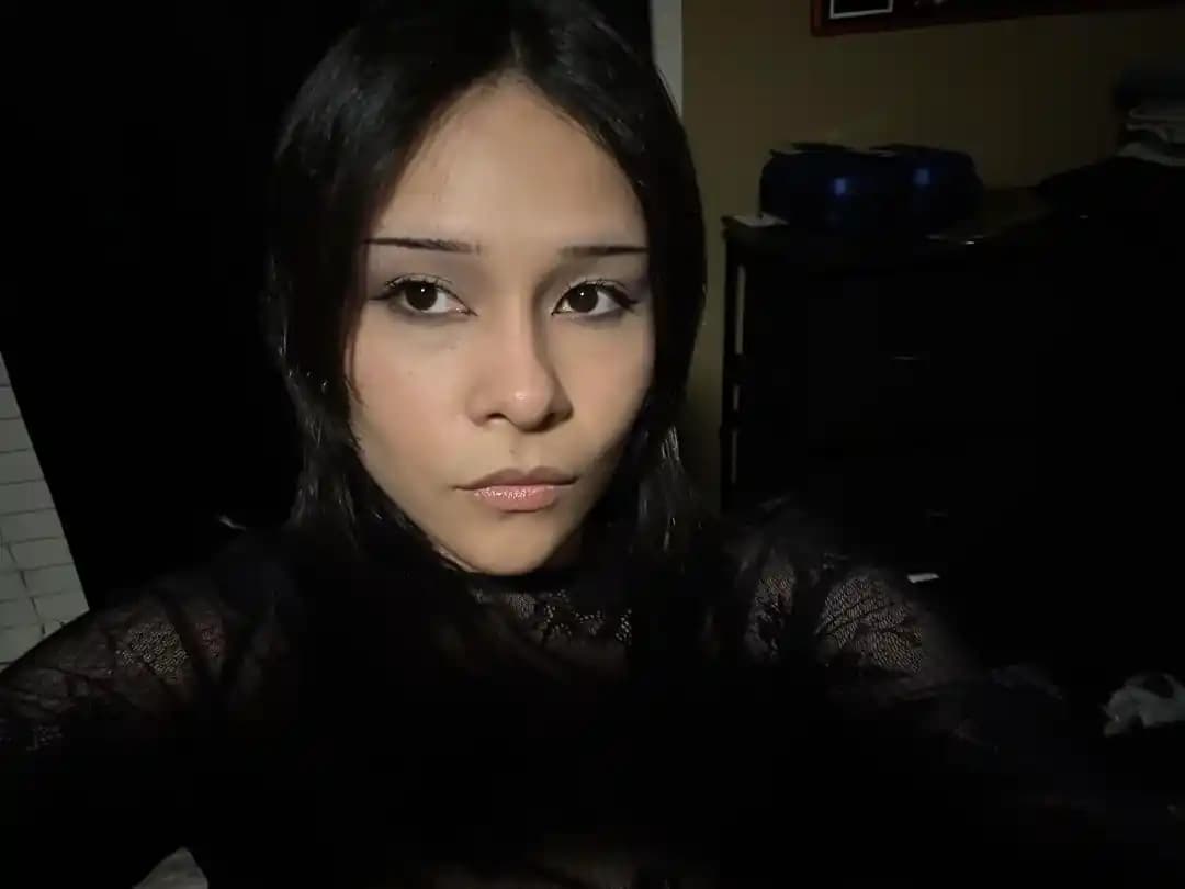 Aylardır İlk Kez Yapılan Makyajın Ürün Seçimi ve Stil Tartışmaları Üzerine Analiz