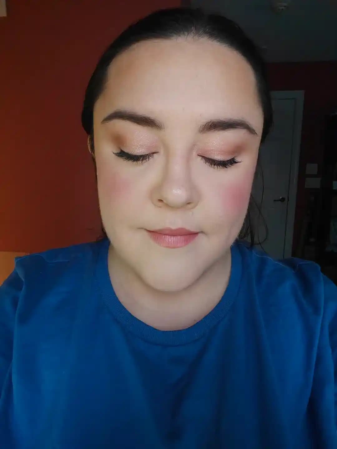 Gelin Makyajında Allık Kullanımı: Doğru Renk Seçimi ve Uygulama Teknikleri