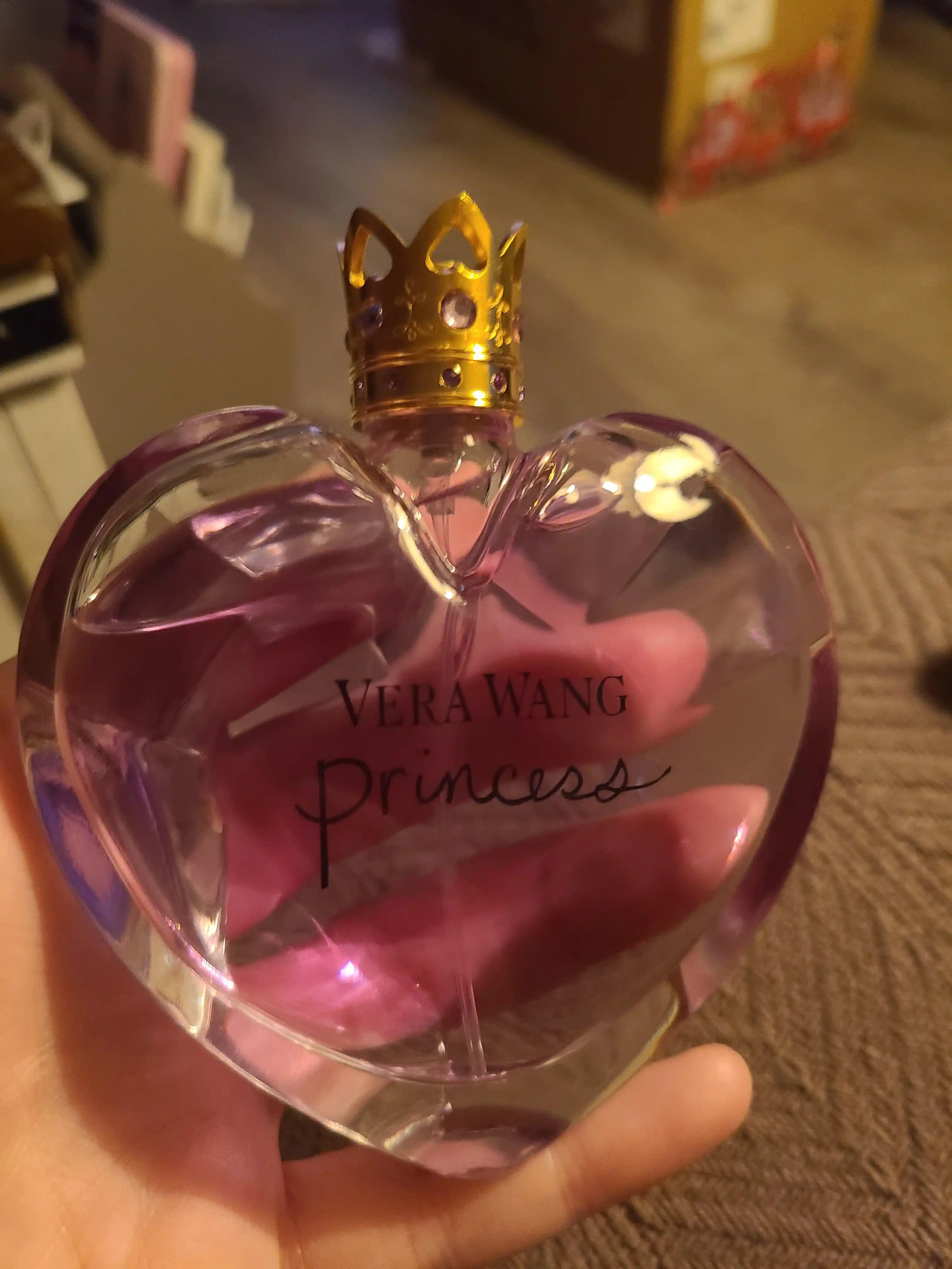 Vera Wang Princess EDT: Gençlikten Olgunluğa Uzanan Hafif ve Ferah Koku
