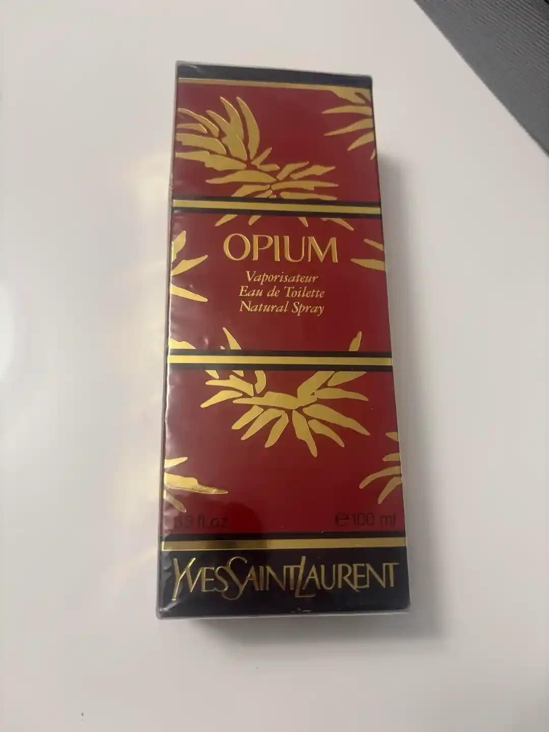 Yves Saint Laurent Opium EDT: Vintage Parfümün Tarihi, Koku Profili ve Koleksiyon Değeri