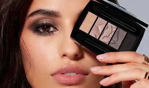 Derin ve Kapalı Gözler İçin Etkili Far Uygulama Teknikleri ve Renk Seçimleri