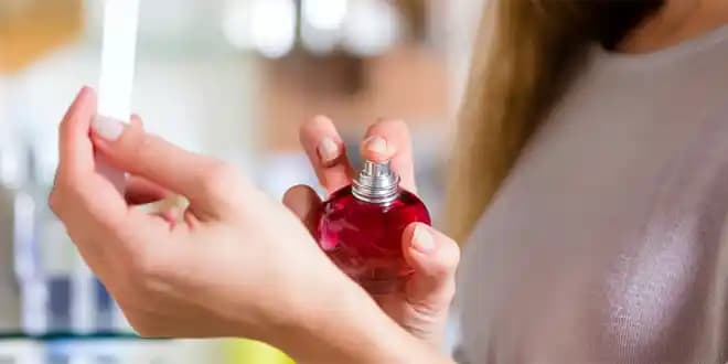 İlgi Çeken Parfümler: Kadın ve Erkekler İçin Dikkat Çekici Koku Seçenekleri ve Katmanlama Yöntemleri