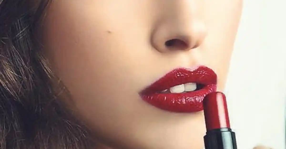 Kırmızı Rujun Makyajdaki Yeri ve Günümüzdeki Doğal Makyaj Trendleri Üzerine Analiz