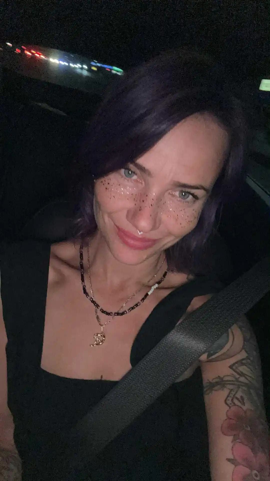 Parlak Çillerin Makyaj Trendindeki Yeri ve Doğru Uygulama Teknikleri