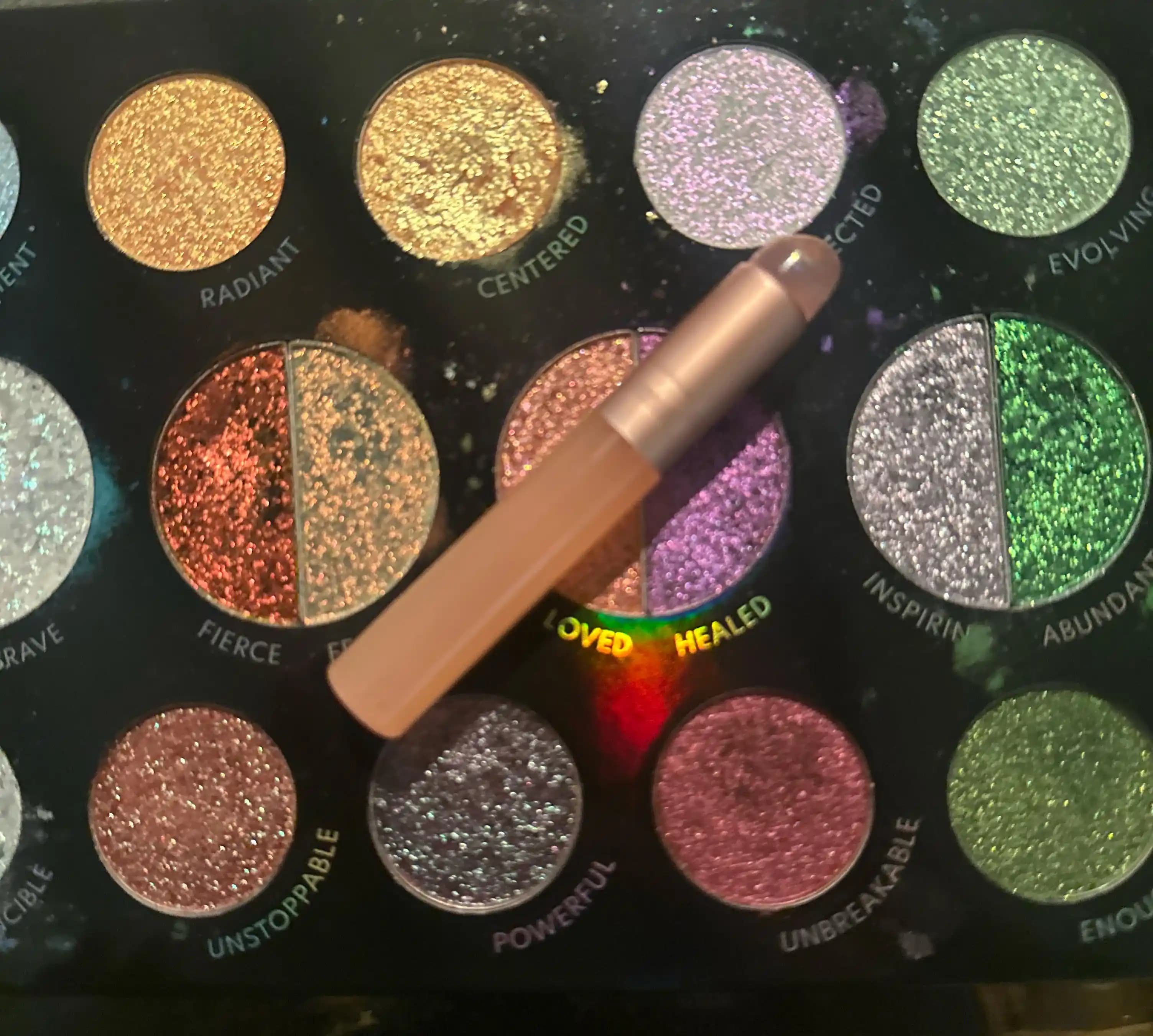 Simli Göz Farı Uygulamasında Silikon Fırça Kullanımının Avantajları ve Sınırlamaları