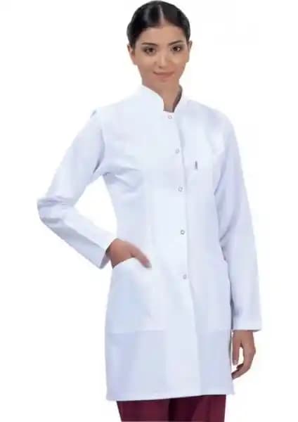 Sağlık ve Eğitim Sektörü İçin En İyi Beyaz Önlük Modellerinin Karşılaştırması