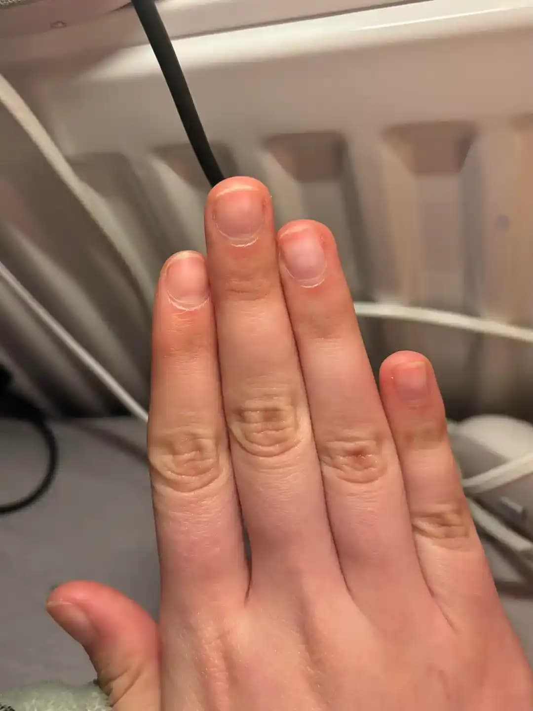 Kısa Tırnakları Estetik ve Bakımlı Gösterme Yöntemleri: Doğru Bakım ve Renk Seçimleri