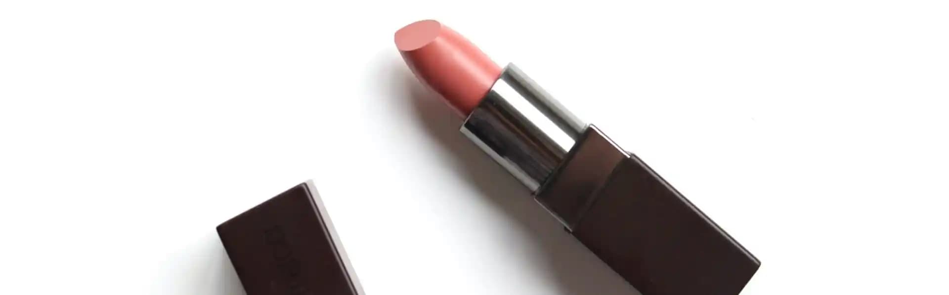 Lüks ve Eczane Makyaj Ürünleri Arasındaki Kalite Farkları ve Performans Karşılaştırması