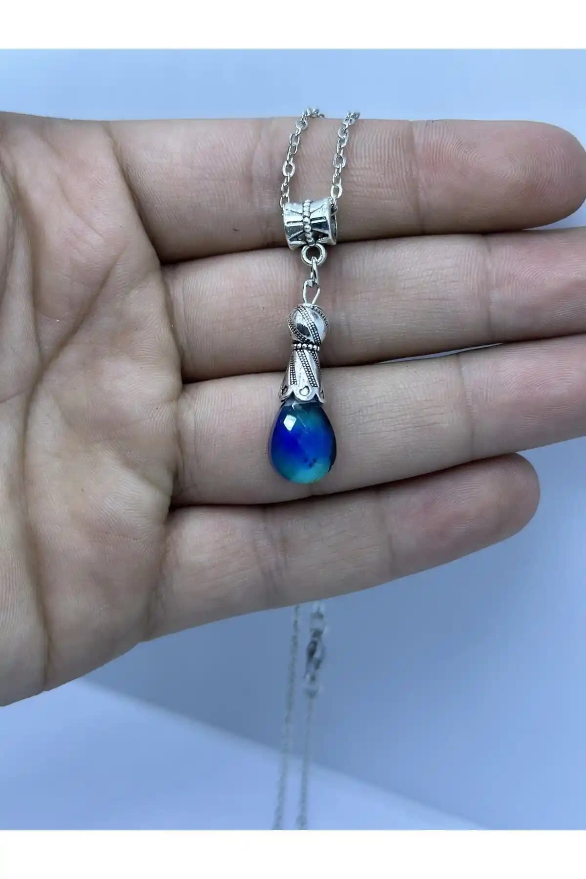 Duygulara Göre Renk Değiştiren Şık ve Anlamlı His Taşı Kolye Özellikleri ve Kullanım İpuçları