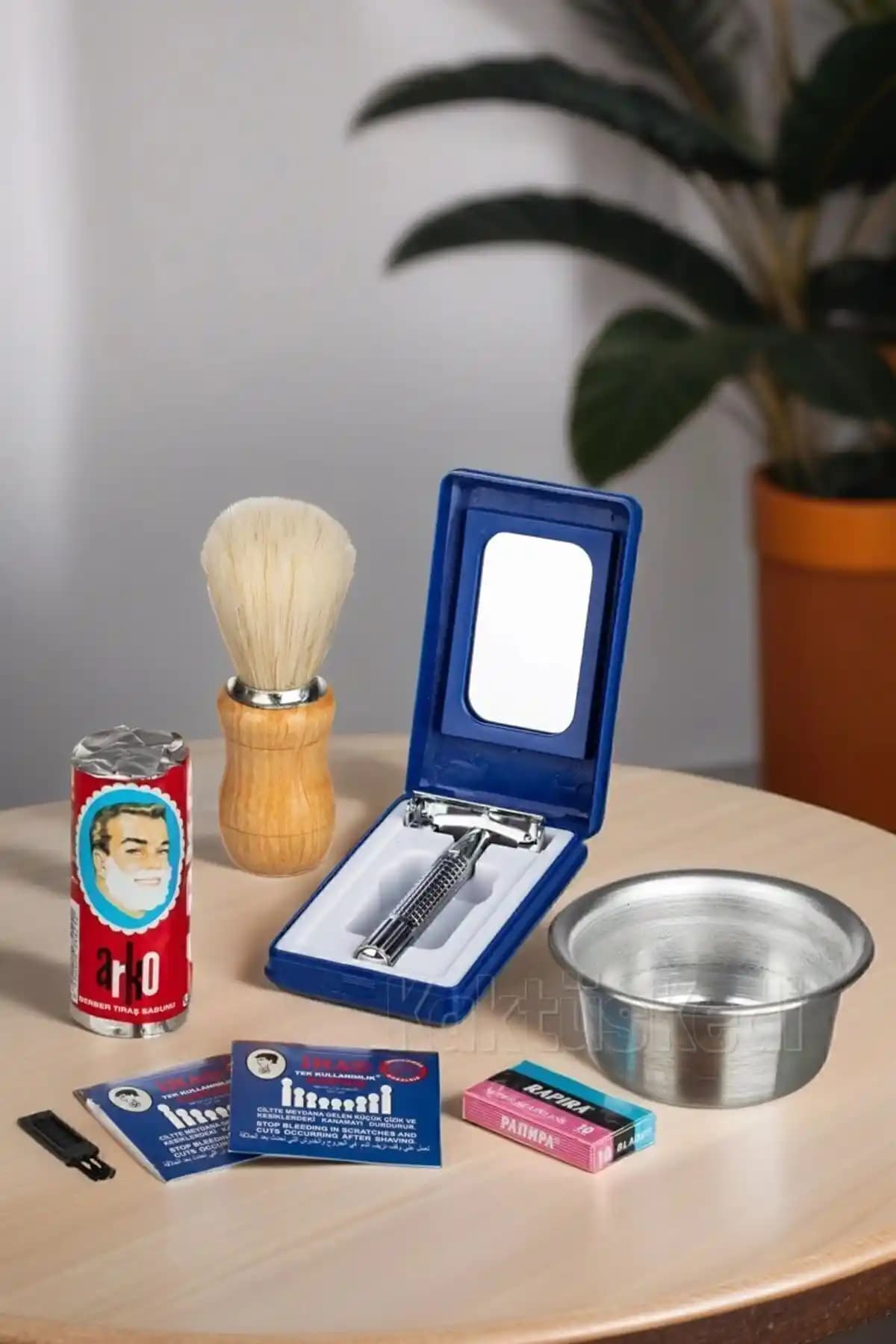 KaktüsKedi Big Roc Manuel Tıraş Aleti: Geleneksel ve Şık Bir Tıraş Deneyimi Sunan Set