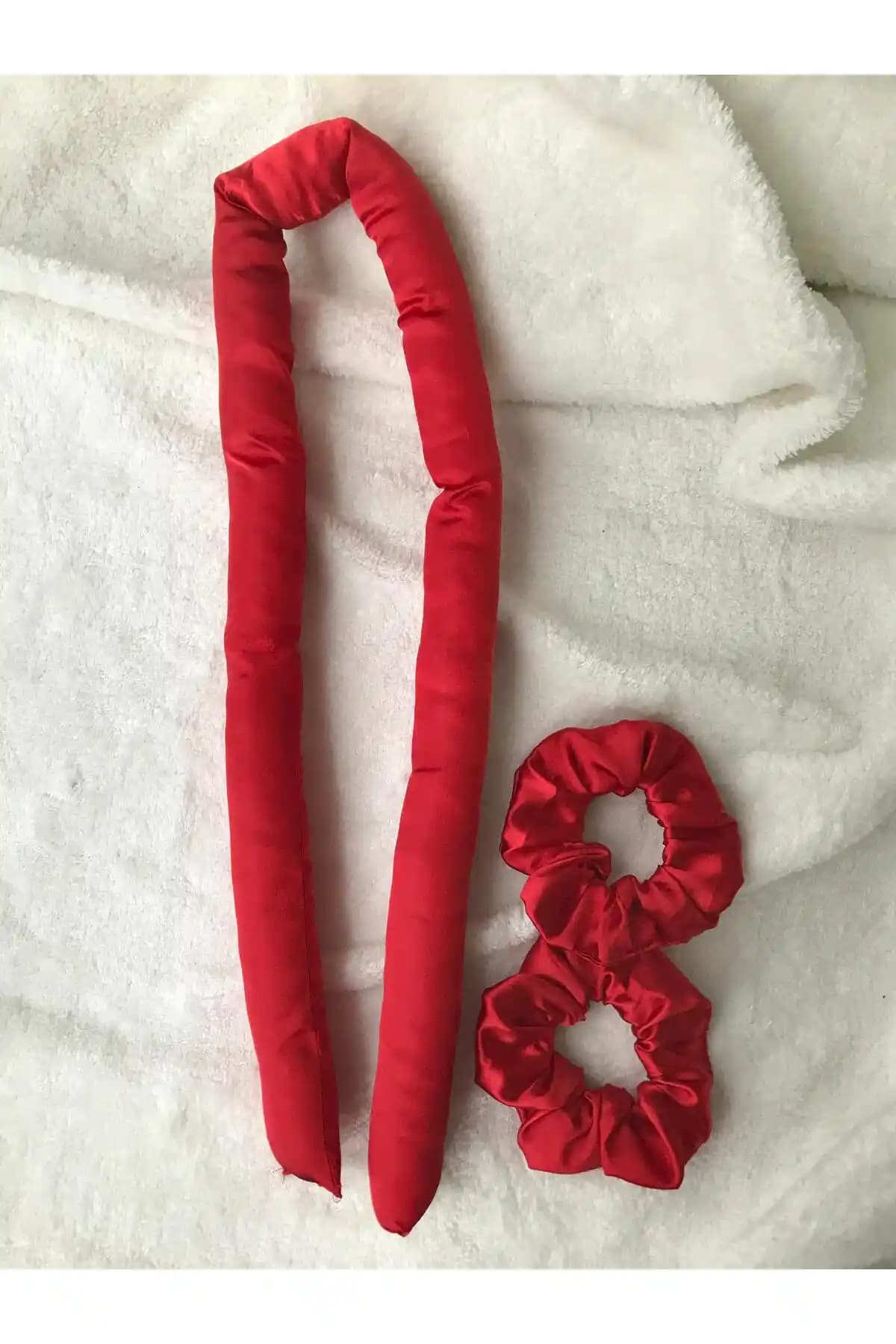 Modern ve Güvenli Kırmızı Isısız Saç Şekillendirme Seti ile Doğal Görünüm Elde Edin