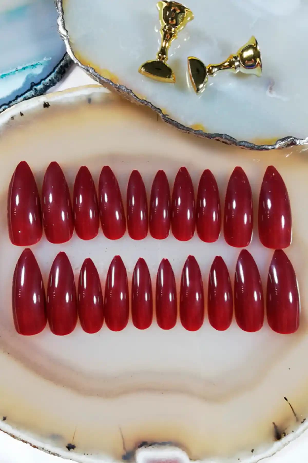 Nera Classy 20'li Bordo Stiletto Takma Tırnak Şıklık ve Pratiklik Sunar