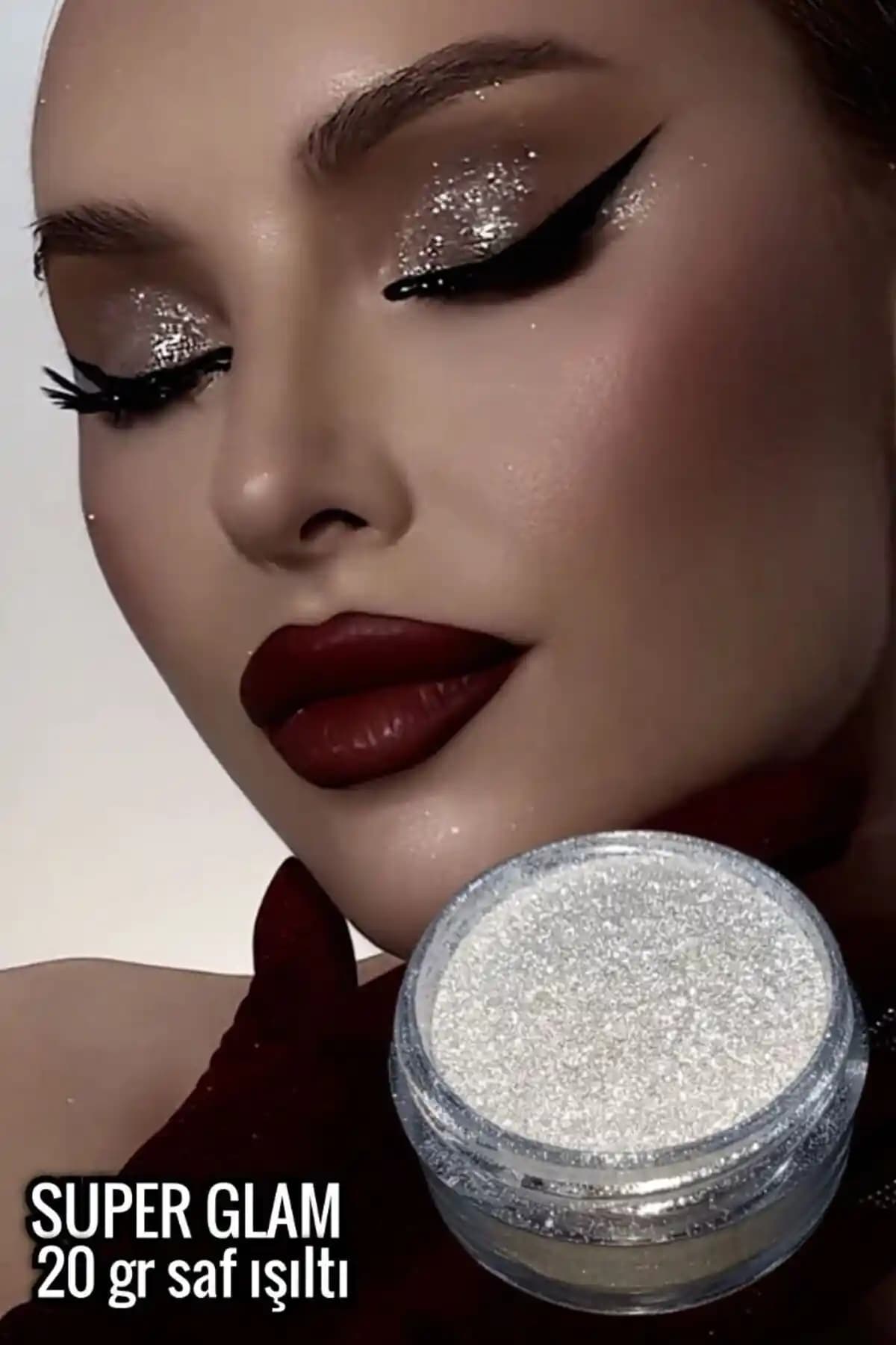 Prolüx Süper Işıltı Saf Pigment ile Göz Makyajında Fark Yaratın ve Çarpıcı Görünüm Sağlayın