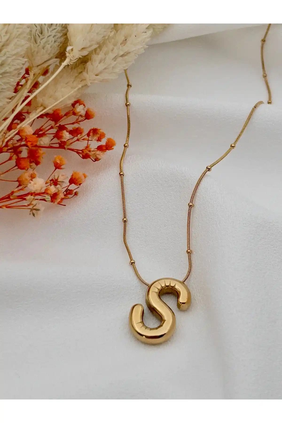 Siya Silver Uzun Zincirli Paslanmaz Çelik Harfli Balon Kolye Şıklık ve Dayanıklılık Sunar