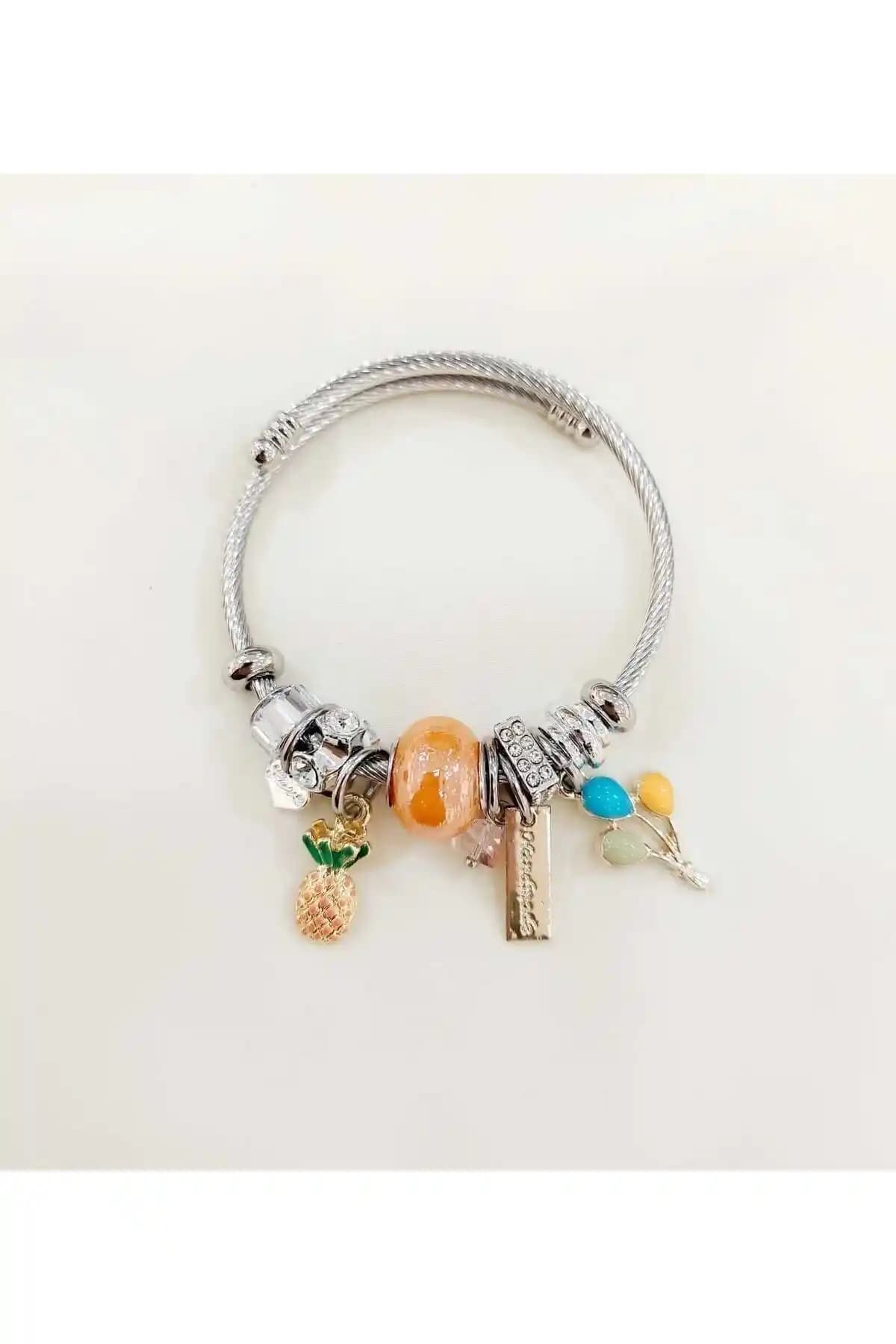 Turuncu Taşlı Ananas ve Balon Figürlü Çelik Charm Bileklik: Enerjik ve Şık Aksesuar Seçeneği