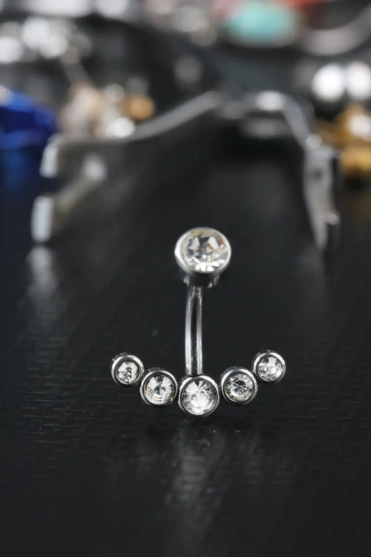 Cerrahi Çelik Göbek Piercingleri: Dayanıklılık ve Estetik İçin Güvenilir Seçenekler