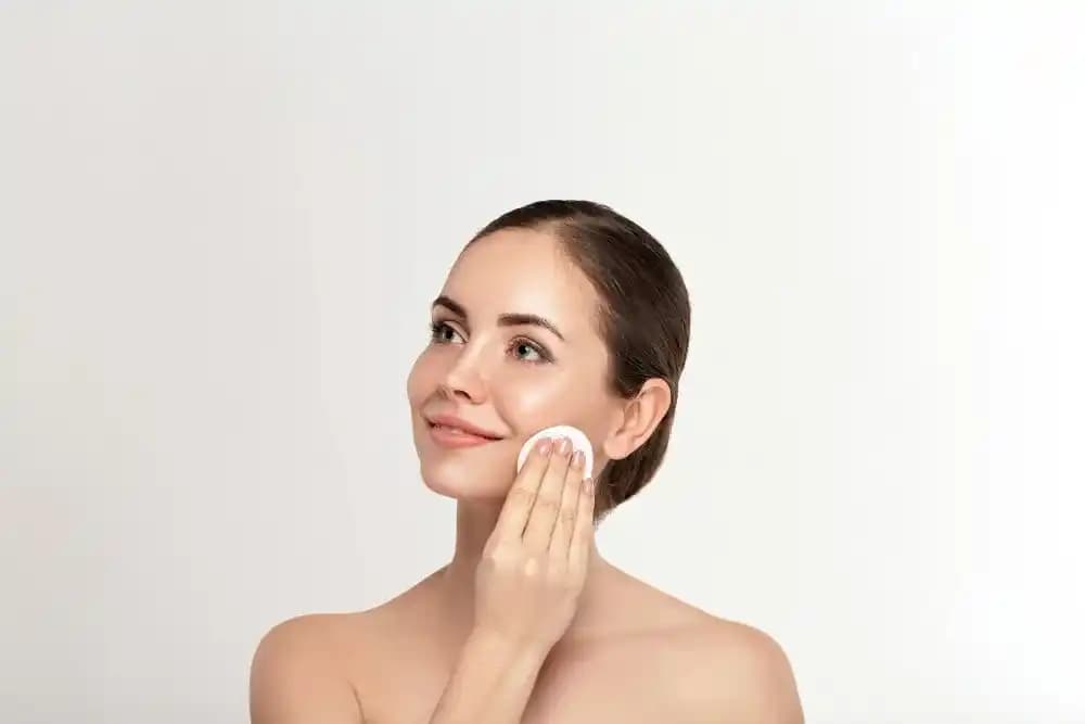 Cilt Sağlığı İçin Doğru Temizleyici Seçimi ve Pratik Tavsiyeler