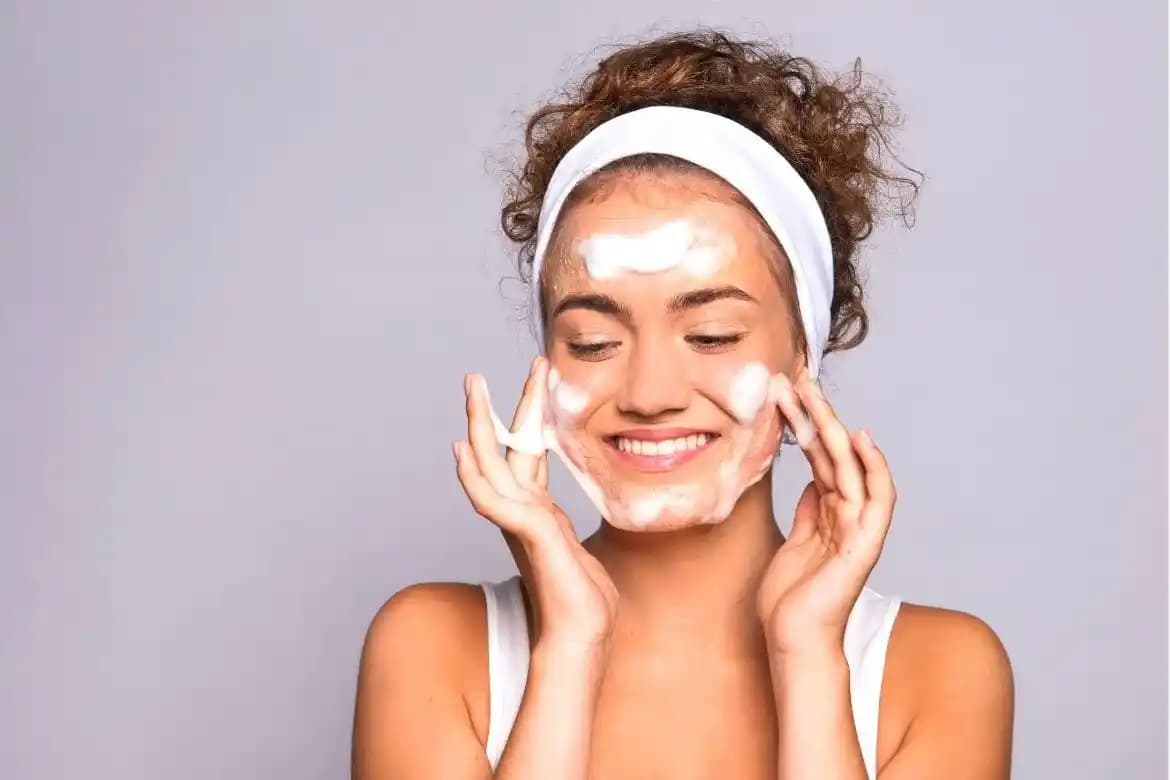 Cilt Sağlığı ve Güzelliği İçin Temel Bakım İpuçları ve Doğal Yaklaşımlar