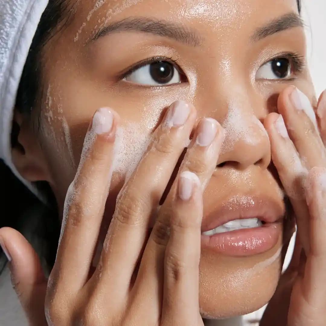Cilt Tipine Uygun Yüze Temizlik Rehberi: Doğru Ürün ve Yöntemlerle Sağlıklı Cilt