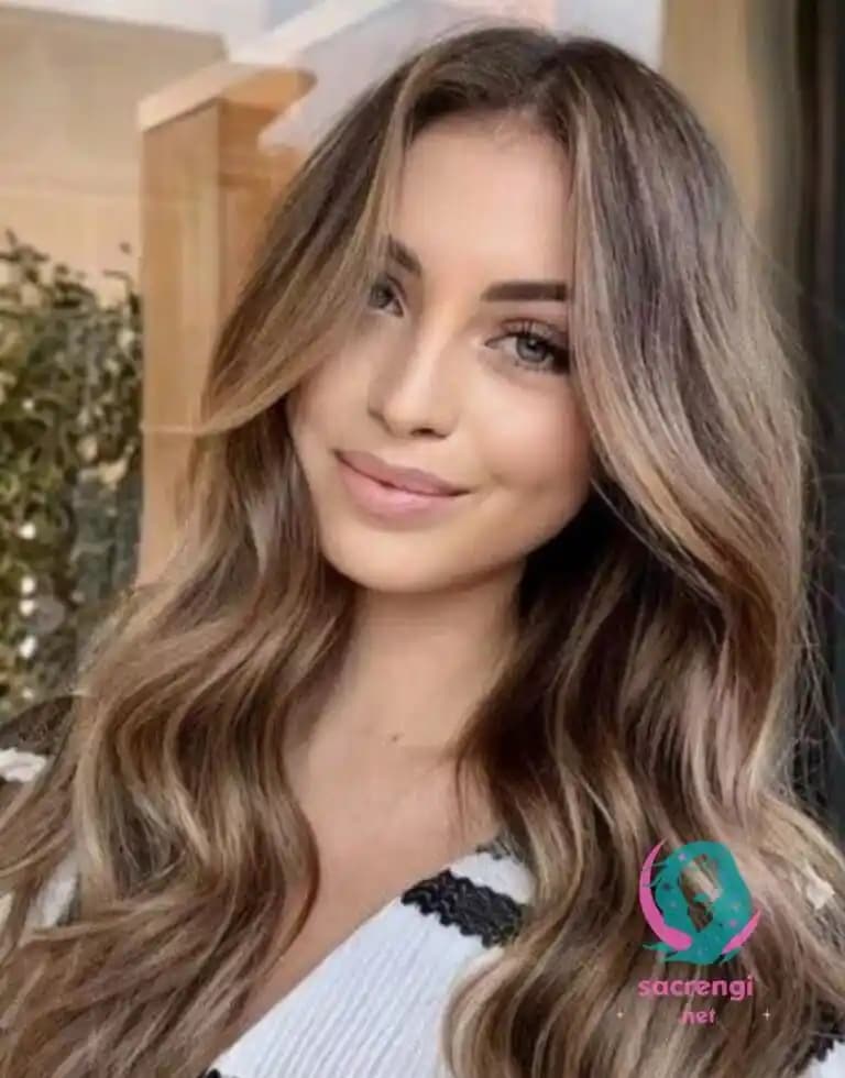 Doğal Kumral Saç Renkleri ve Bakım İpuçlarıyla Şıklık Yakalayın