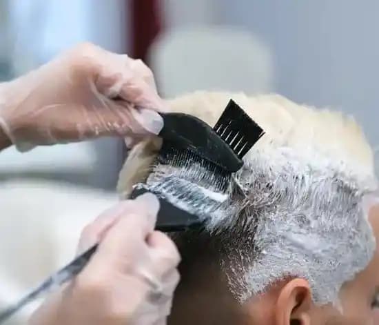 Erkekler İçin Saç Boyama Rehberi: Doğru Uygulama ve Bakım İpuçları