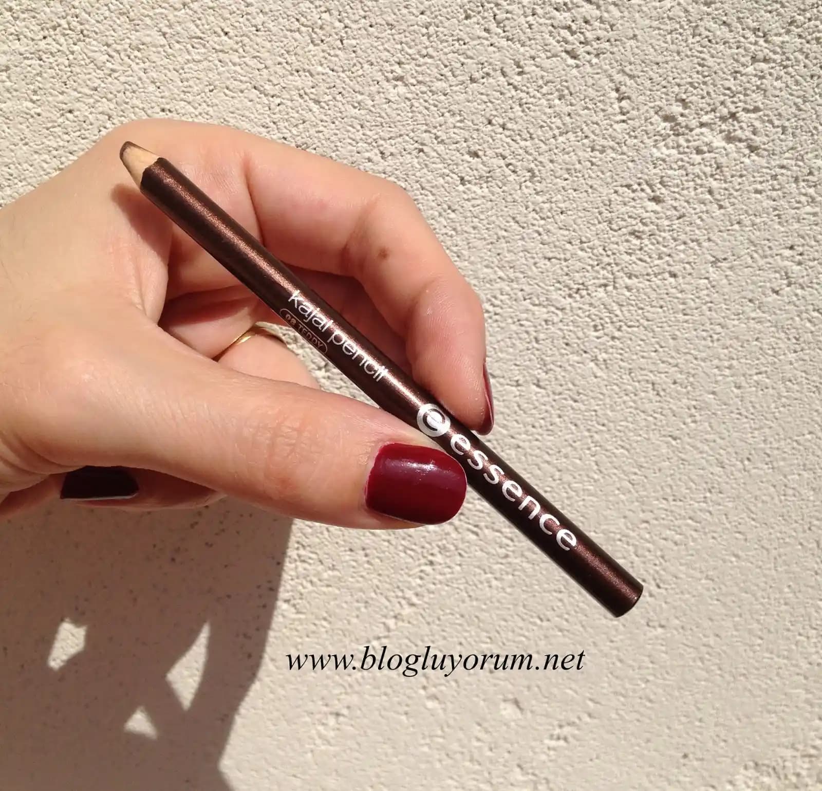 Essence 08 Teddy Oje ve Göz Kalemi ile Günlük Makyajda Şıklık ve Pratiklik