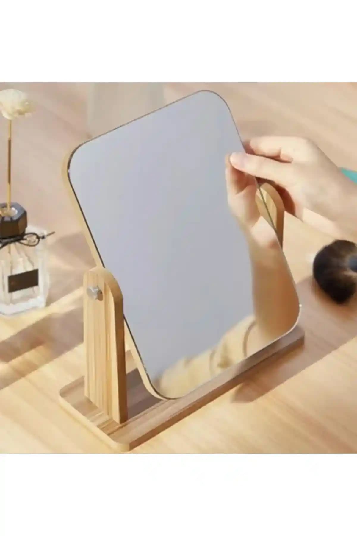 Fonksiyonel ve Estetik Saplı Aynalar: Kişisel Bakım ve Dekorasyonun Vazgeçilmezleri