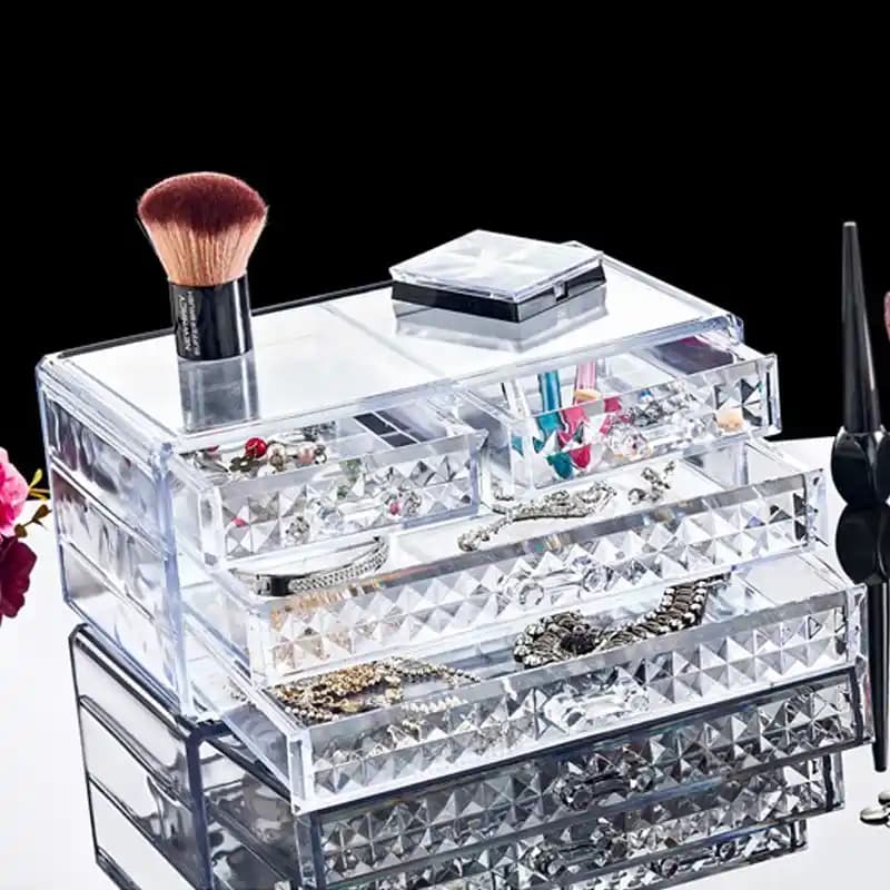 Fonksiyonel ve Şık Makyaj Düzenleyiciler: Günlük ve Seyahat Kullanımı İçin Ideal Çözümler