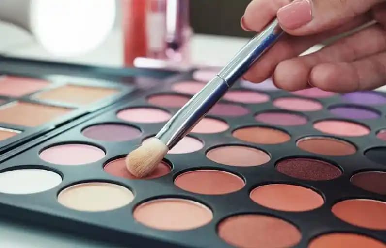Göz Farı Paletleri: Çeşitleri, Kullanım İpuçları ve Seçim Rehberi