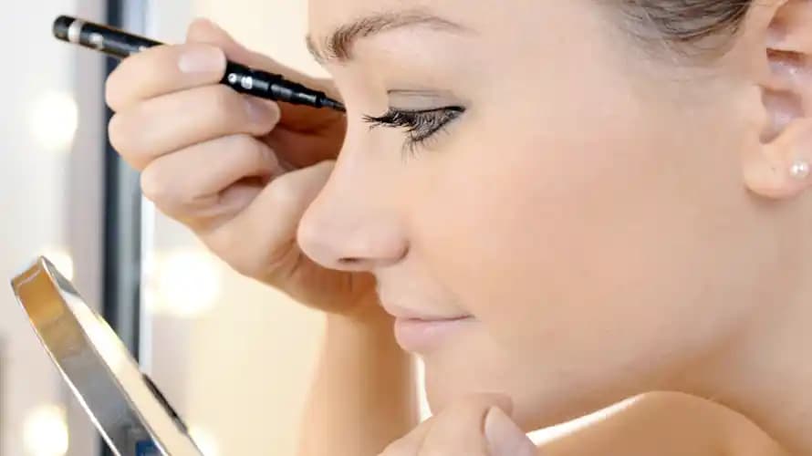 Göz Kalemi Çeşitleri ve Doğru Kullanım İpuçlarıyla Makyajınızı Güçlendirin