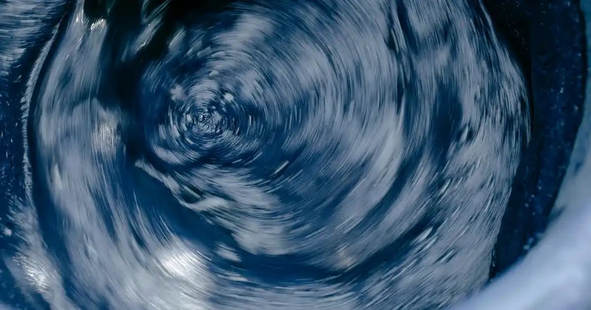 Göz Makyajında Katmanlı Maskara Kullanımı ve Faydaları Hakkında Detaylı Bilgi