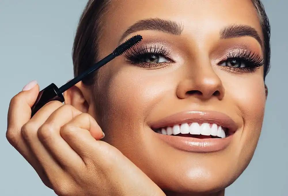 Göz Makyajında Maskara Kullanımı ve Uygulama Teknikleri Rehberi