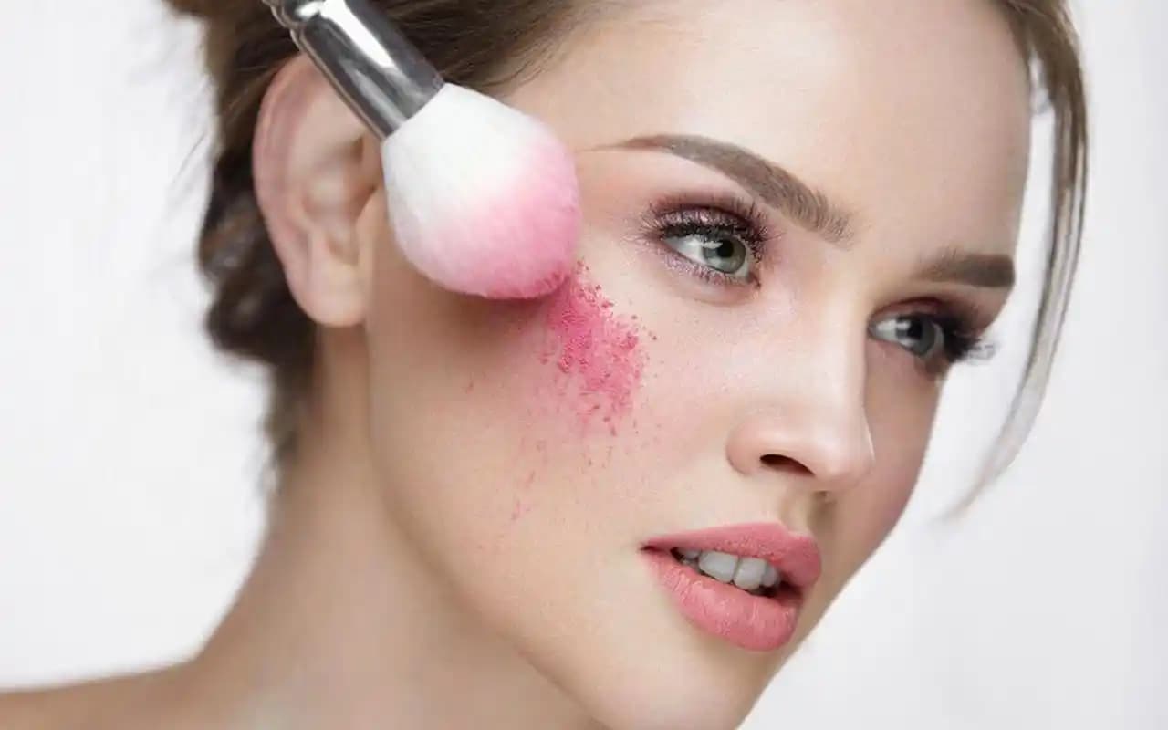 Makyajda Fark Yaratan Blusher: Yüz Hatlarını Vurgulayan En Etkili Ürünler