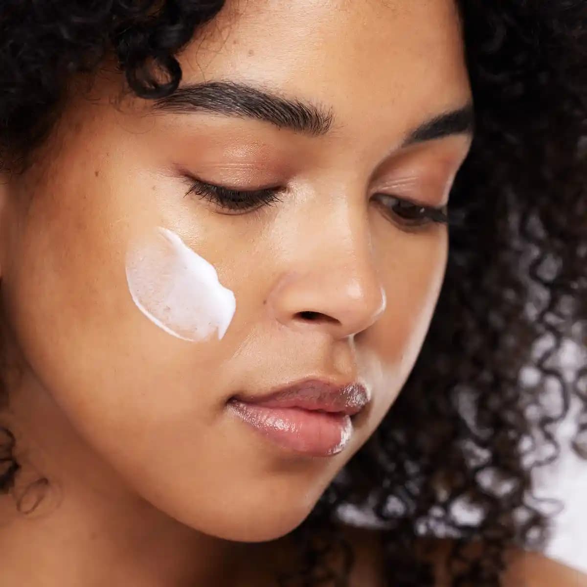 Cilt Sağlığını Güçlendiren Kombinasyonlar ve Doğru Kullanım İpuçları