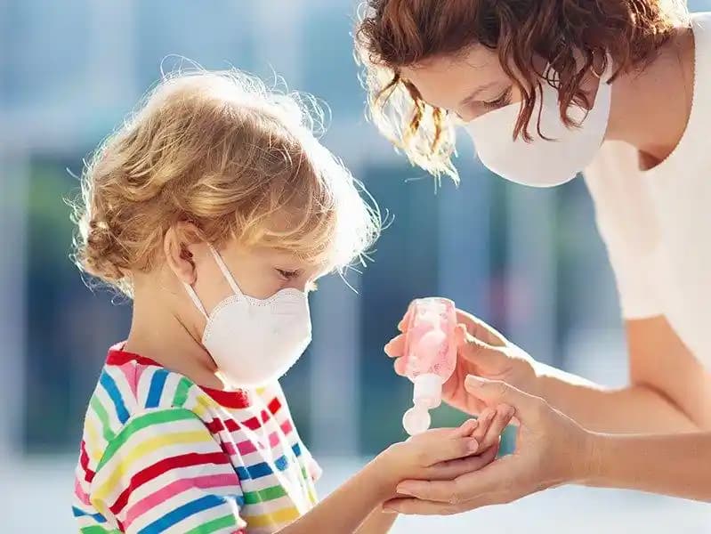 Çocuklar İçin Kolonya Güvenliği: Alınması Gereken Önlemler ve Dikkat Edilmesi Gerekenler