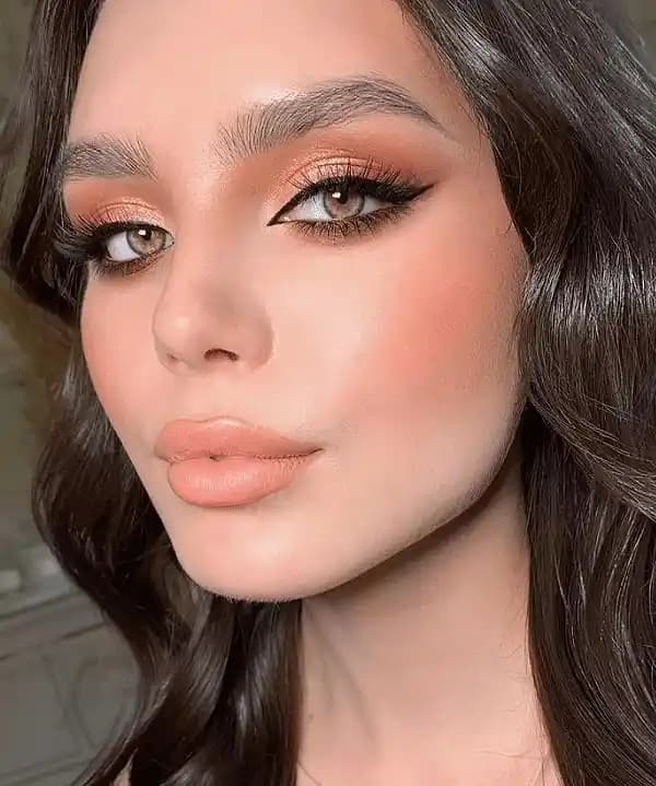 Doğal Görünüm İçin Allık Seçimi ve Uygulama Rehberi