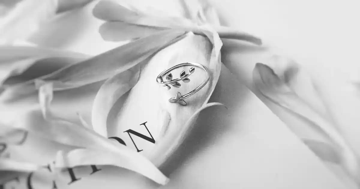 Erkekler İçin Konforlu Tıraş Deneyimi: Teknolojiler ve Doğru Uygulama Yöntemleri