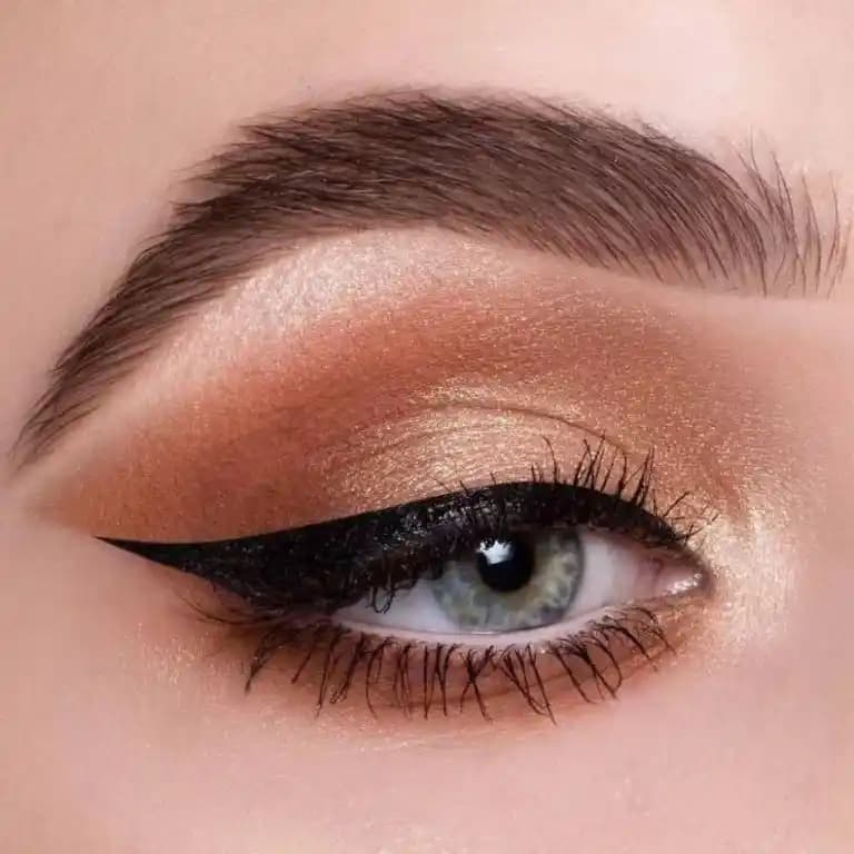 Göz Makyajında Eyeliner Modelleri ve Uygulama Teknikleri Hakkında Kapsamlı Rehber