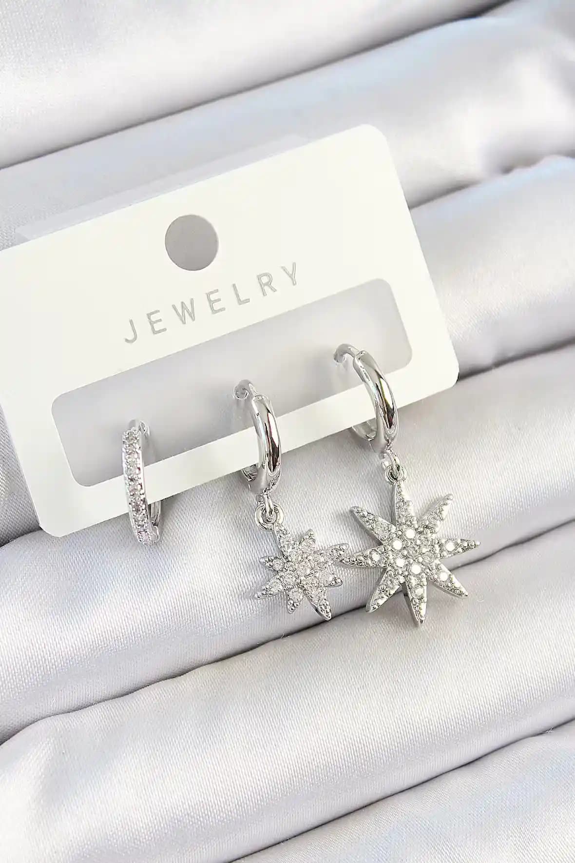 Kadınlar İçin Zarif ve Çok Yönlü Küpe Setleri: Günlük ve Özel Kullanım İçin Seçenekler