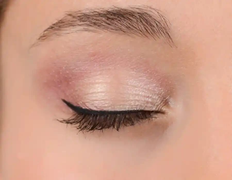 Klasik Makyaj Teknikleri ve Stil Önerileri: Doğal ve Zamansız Güzellik Rehberi