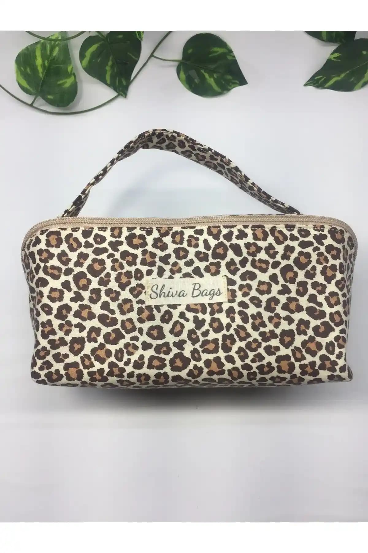 Leopar Desenli Geniş Kozmetik Çantalarıyla Şıklık ve Fonksiyonellik Bir Arada