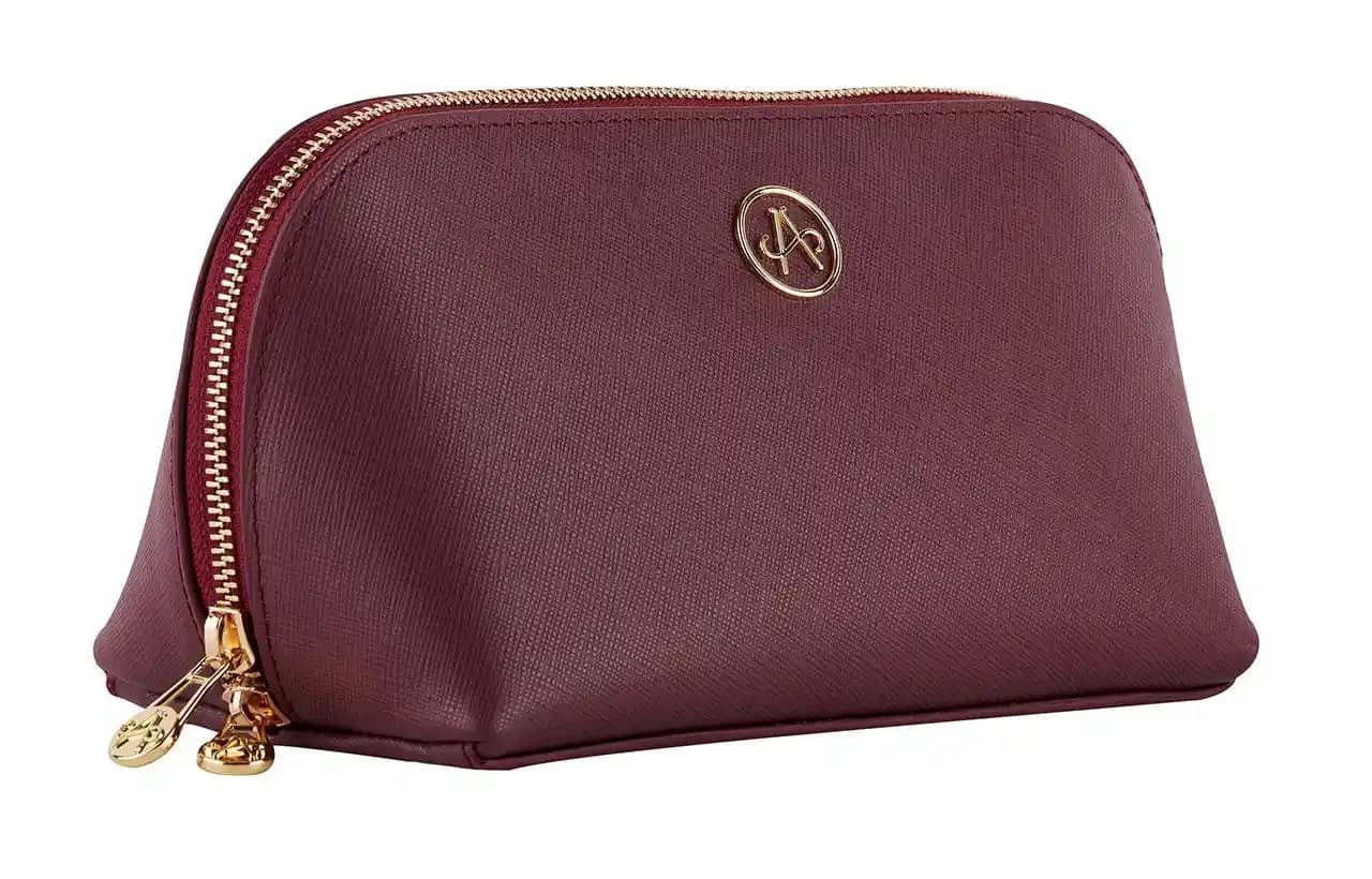 Makyaj Çantası Seçimi: Kullanım Alanına Uygun Modeller ve Seçim Kriterleri