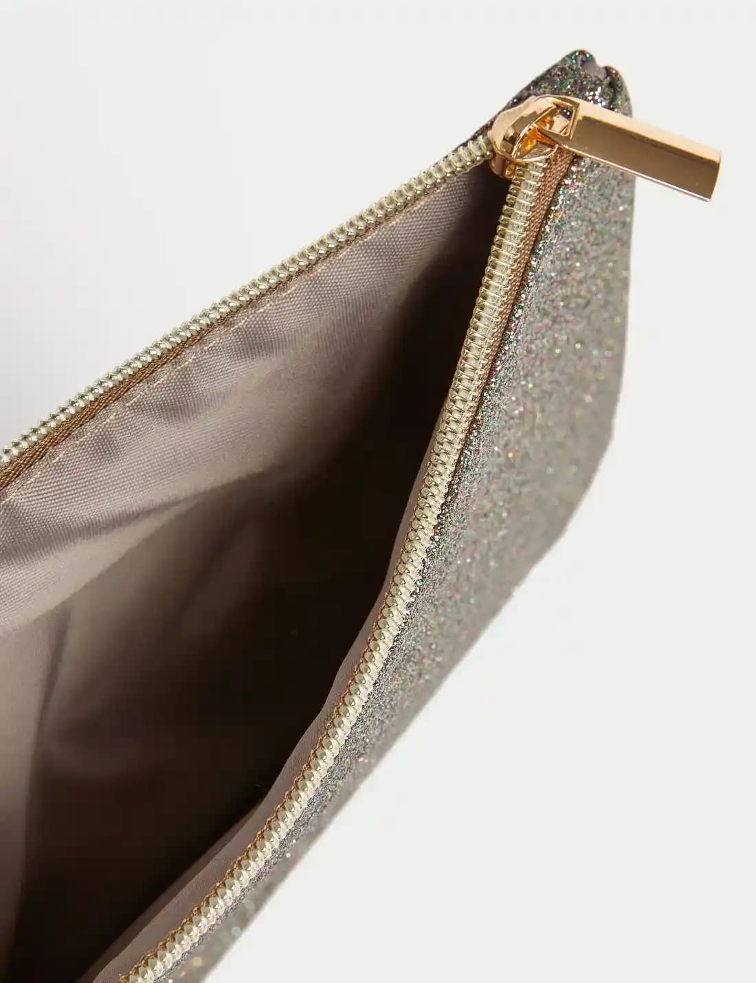 Makyaj Çantası Seçimi ve Kullanımı İçin Kapsamlı Rehberlik ve İpuçları