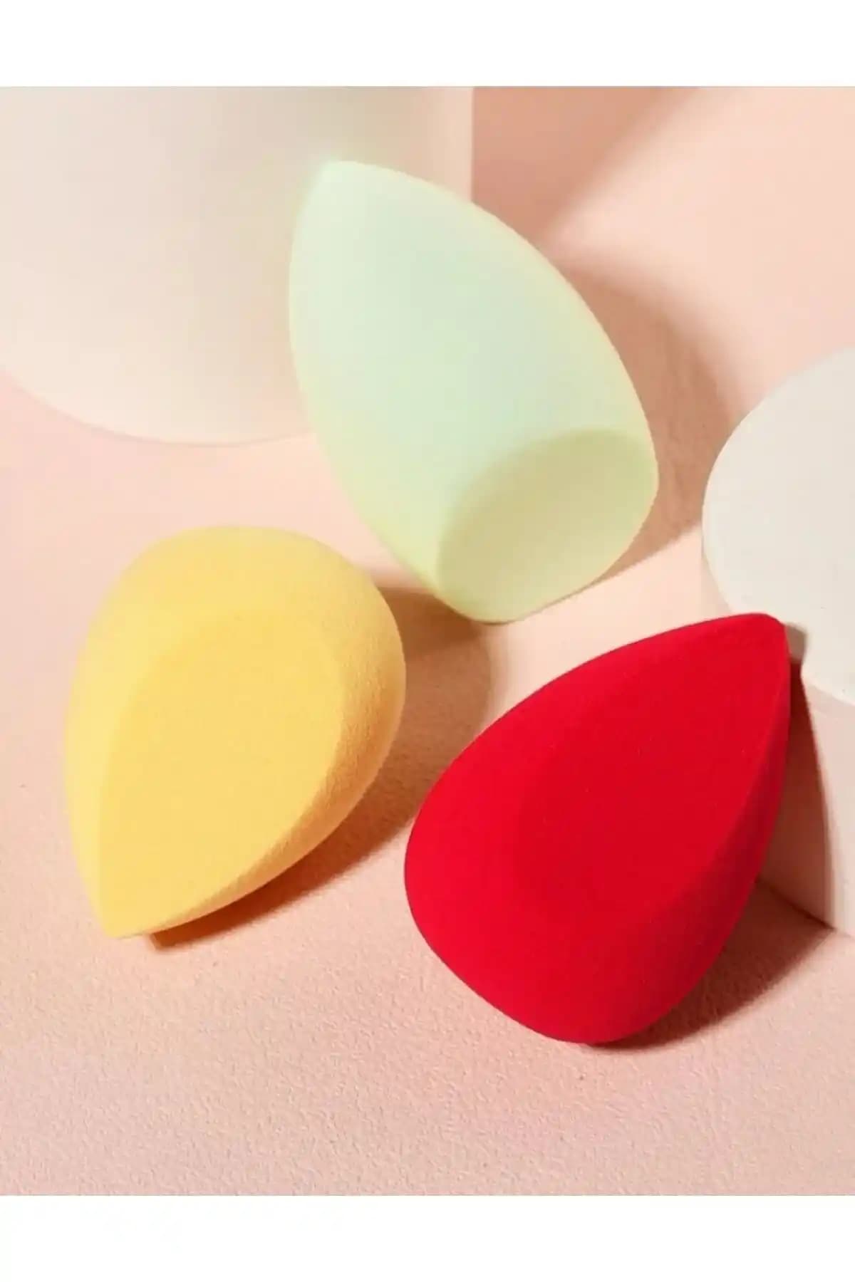 Makyaj Süngeri ve Uygulama Teknikleriyle Makyajın Kalıcılığını Artırma Yöntemleri