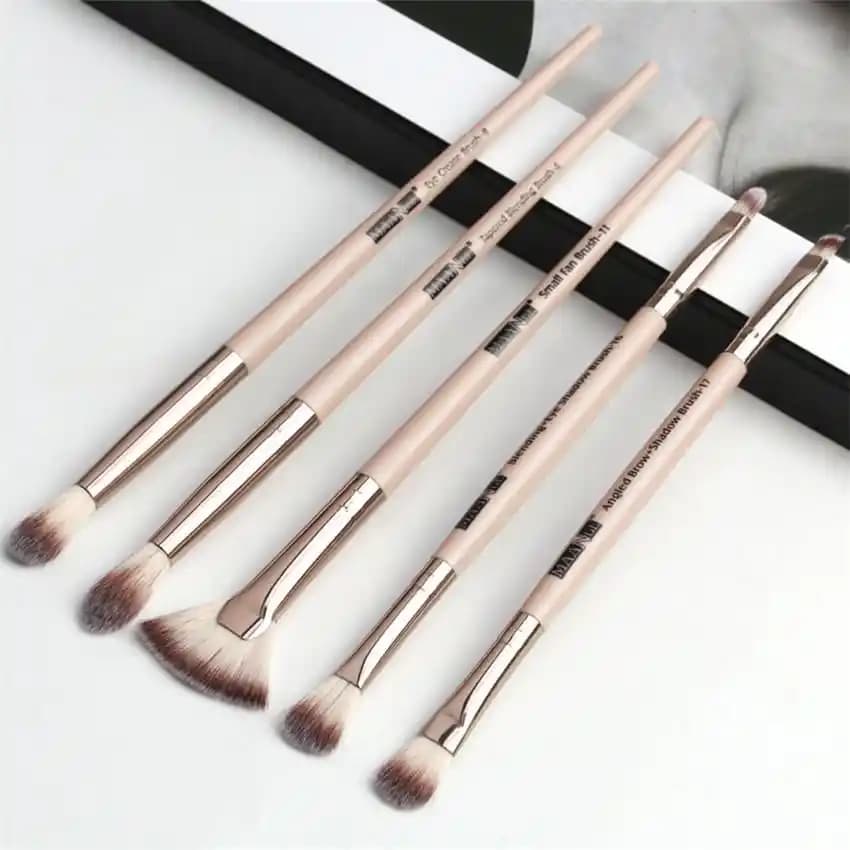 Makyajda İdeal Karıştırma Fırçası Seçimi İçin Detaylı Rehber ve İpuçları