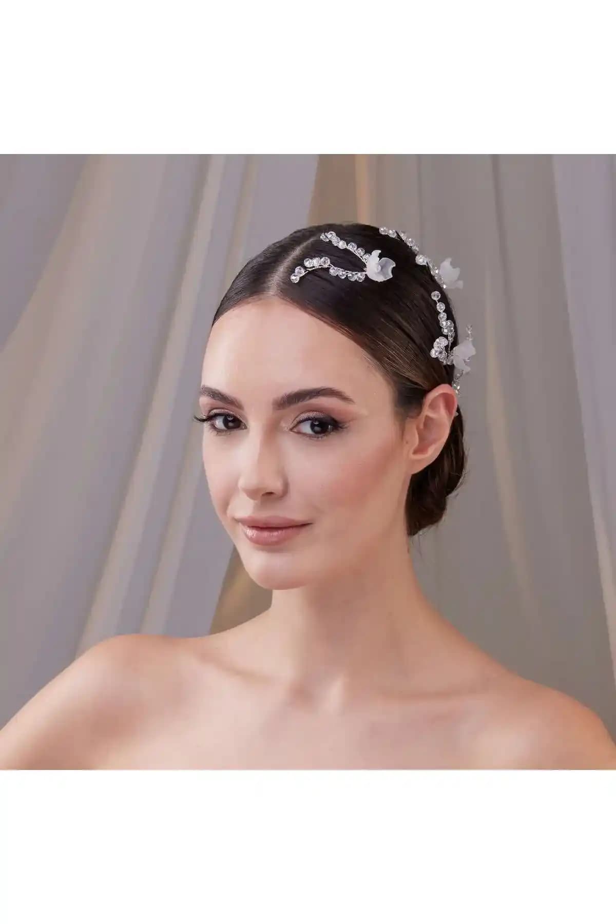 Minimalist ve Şık Saç Aksesuarlarıyla Günlük ve Özel Anlar İçin Stil Yaratın