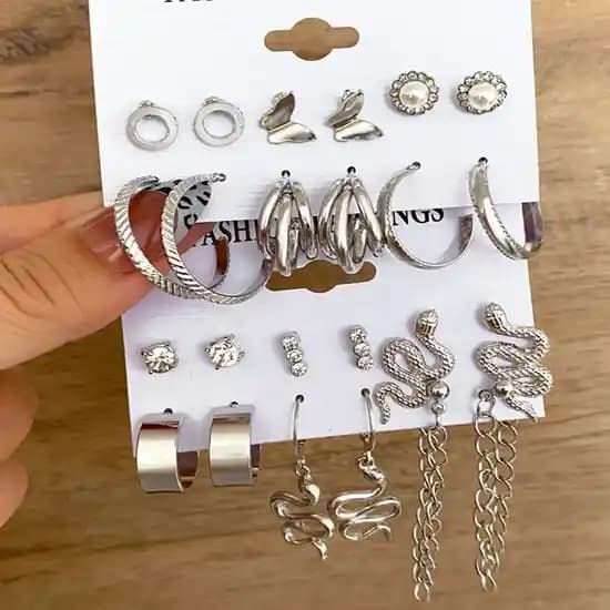 Modern Güçlü Küpe Setleri: Şıklık ve Zarafetin Güncel Trendleri